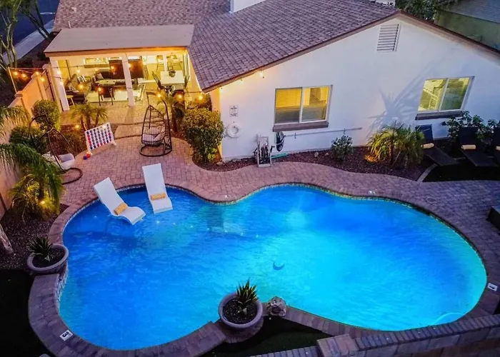 6brheated Poolgame Roomhot Tubgolf